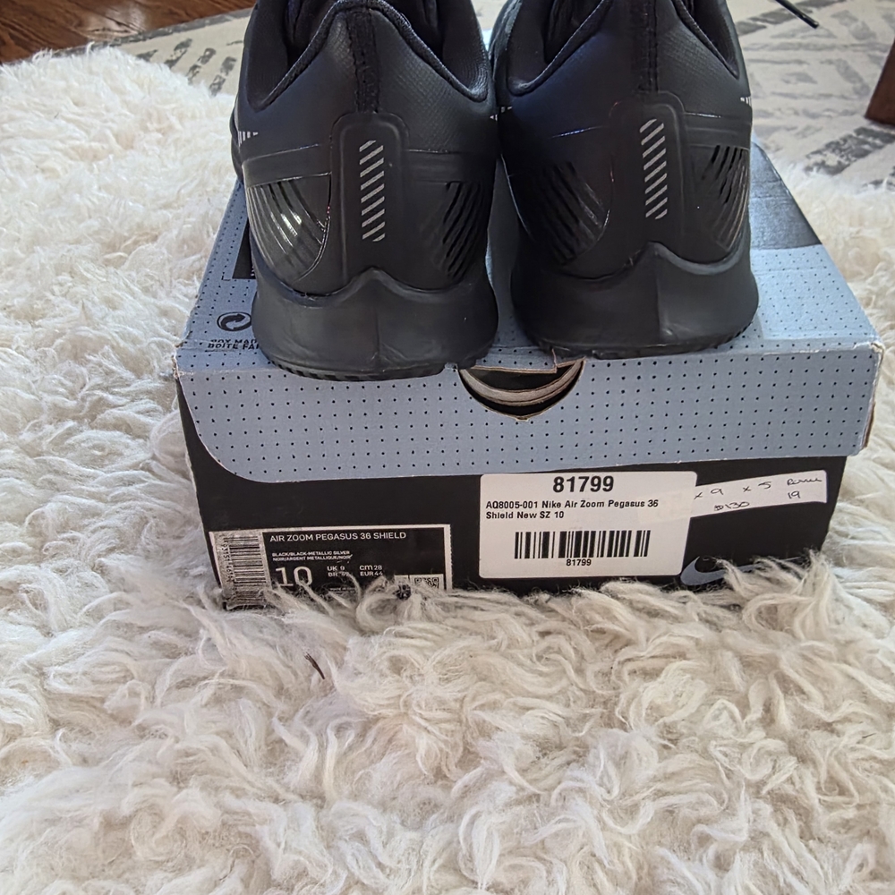 Nike Men's Black Running Shoes - Picture 7 of 10